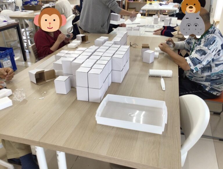 今日の封入作業⑫(スノードーム)